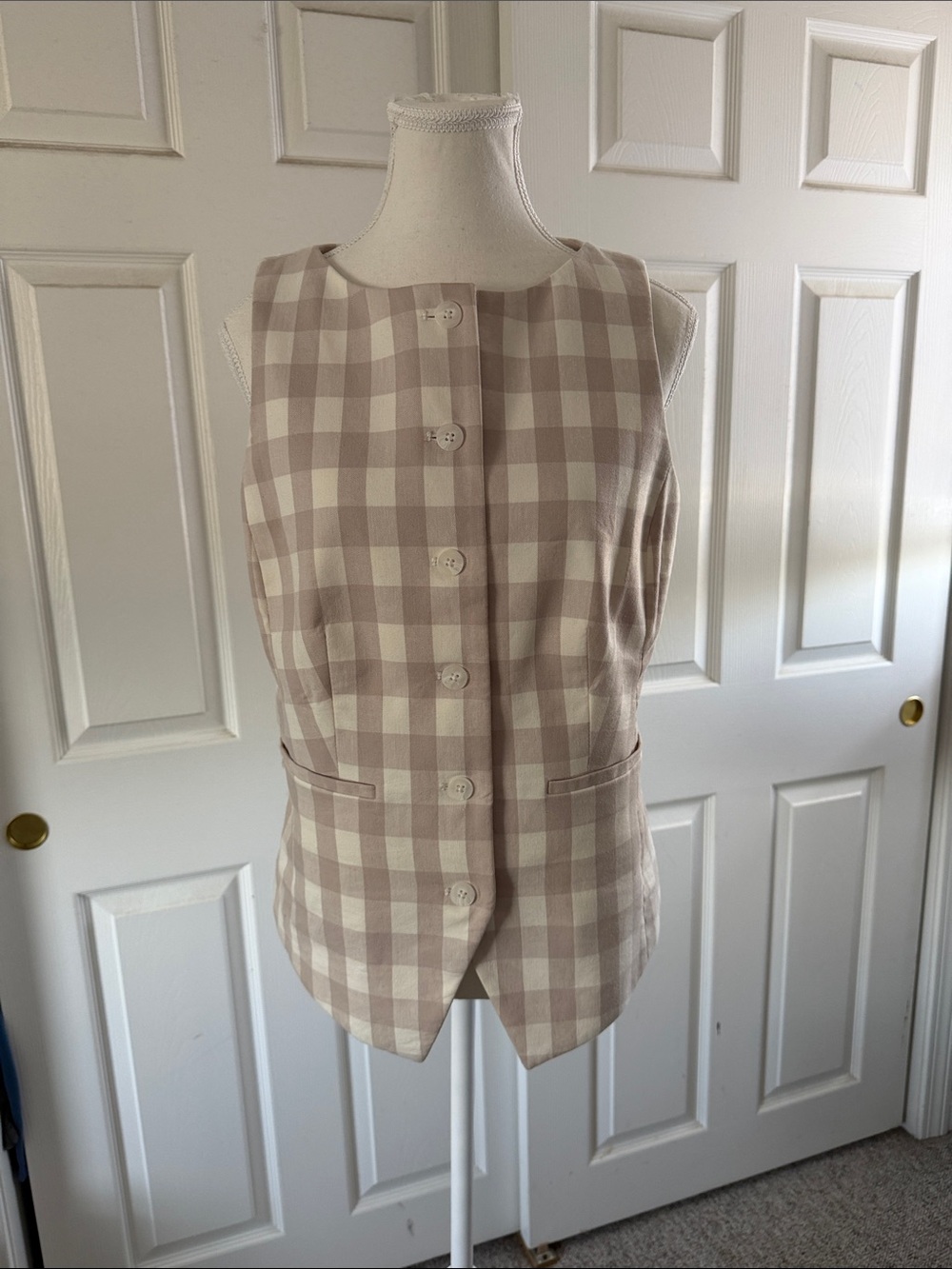 Express Sleeveless Gingham Vest - Cream and Light Taupe